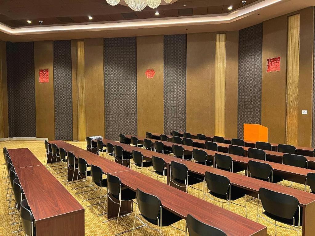 Hotel Ahern And Event Center